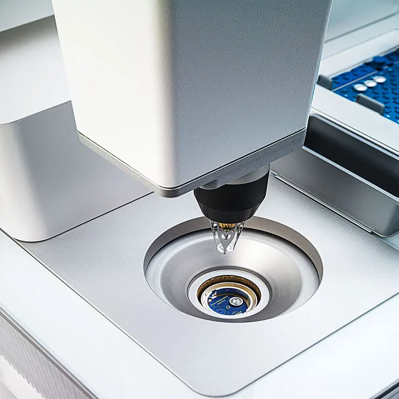 Laboratory-Analytical-Instruments-Category_DSC5+_robot_cell_VI-I-MCR-20230417-00179700-(2)